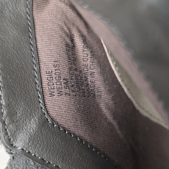 Steve Madden Suede Charcoal Wedge Shoe. Size 7.5 - Picture 11 of 11